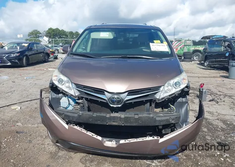 2018 Toyota Sienna Xle Premium 8 Passenger z USA, uszkodzony, nr VIN 5TDYZ3DC9JS935742